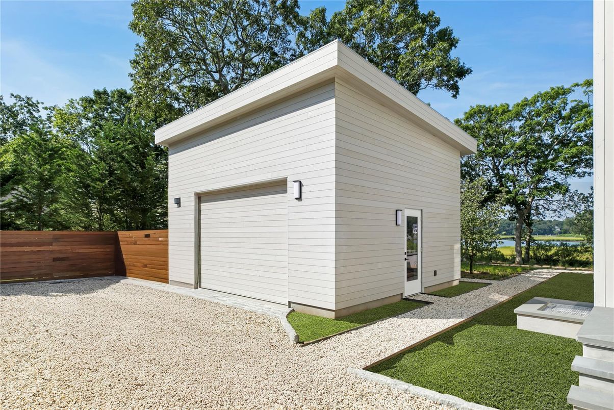 Detached Garage, Exterior