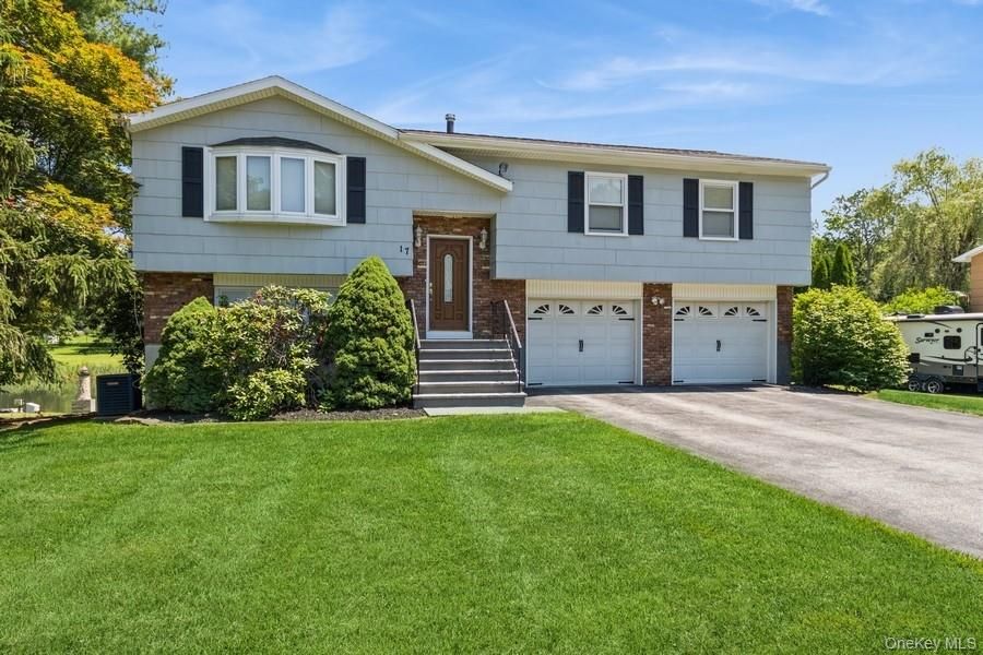 Attached, Exterior, Facade, Brick Facade, Raised Ranch