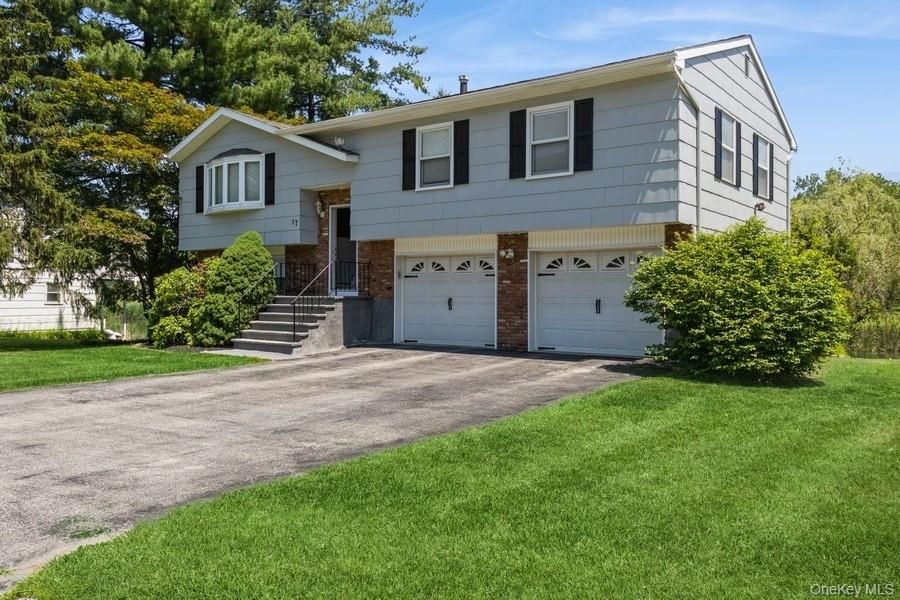 Attached, Exterior, Facade, Brick Facade, Raised Ranch