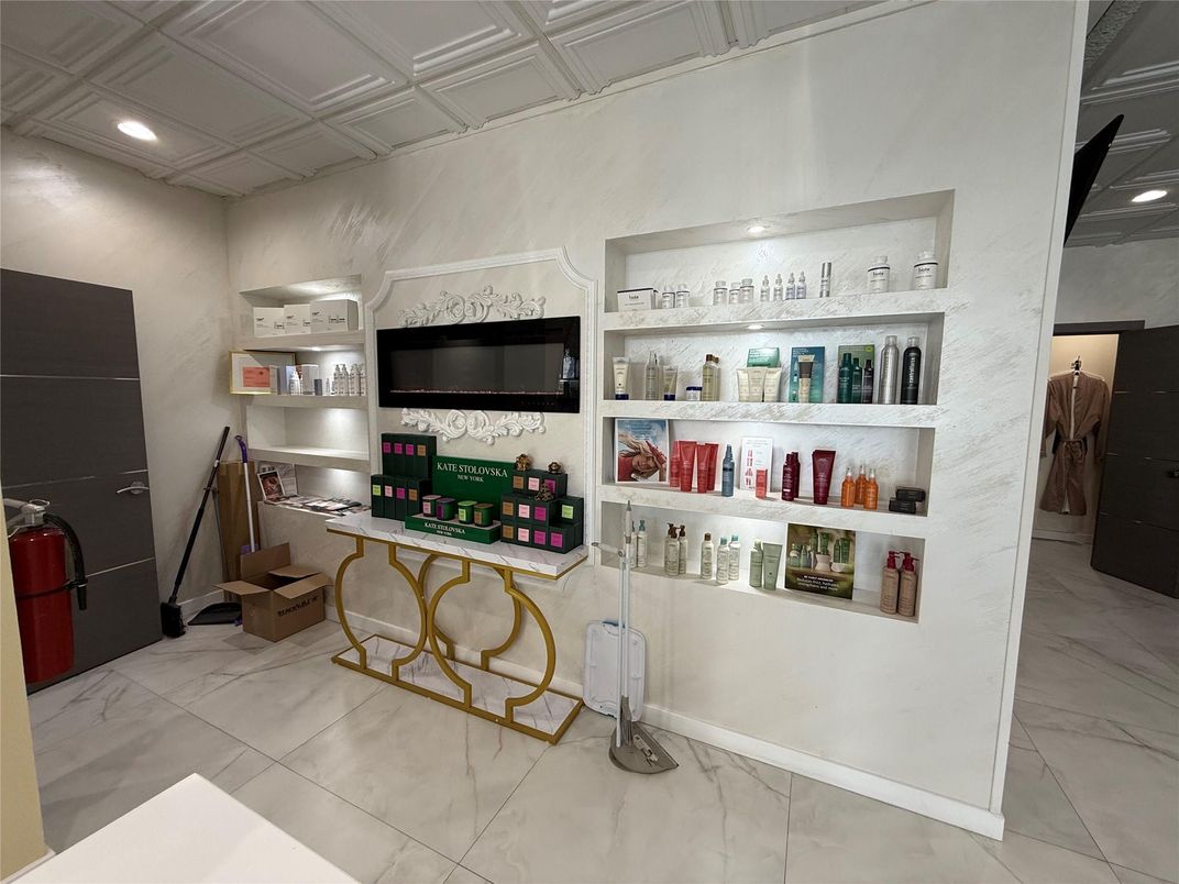 Interior, Marble, Recessed Lighting