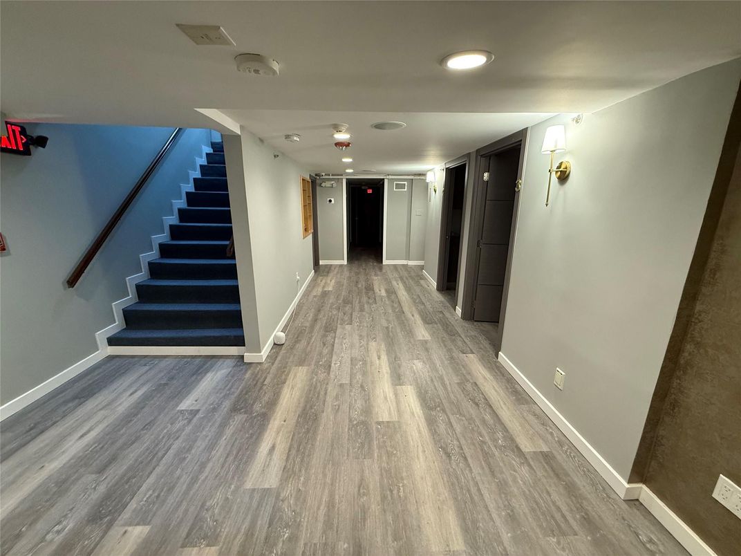 Interior, Recessed Lighting, Wood Texture Flooring