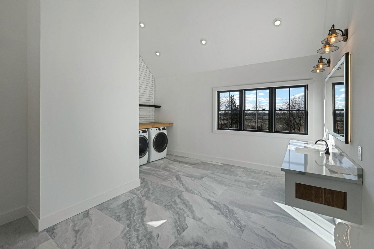 Bathroom, Interior, Marble, Recessed Lighting, Washer