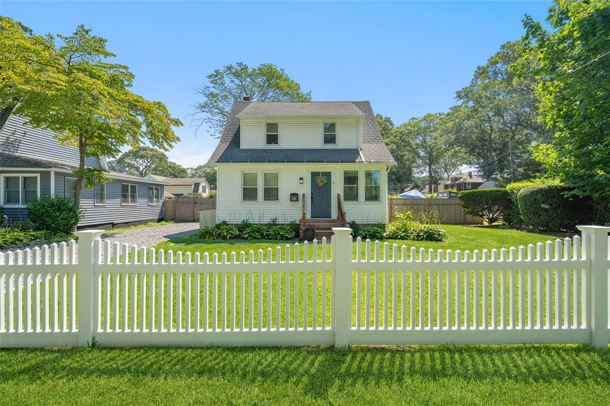 Backyard, Exterior, Facade, Cape Cod