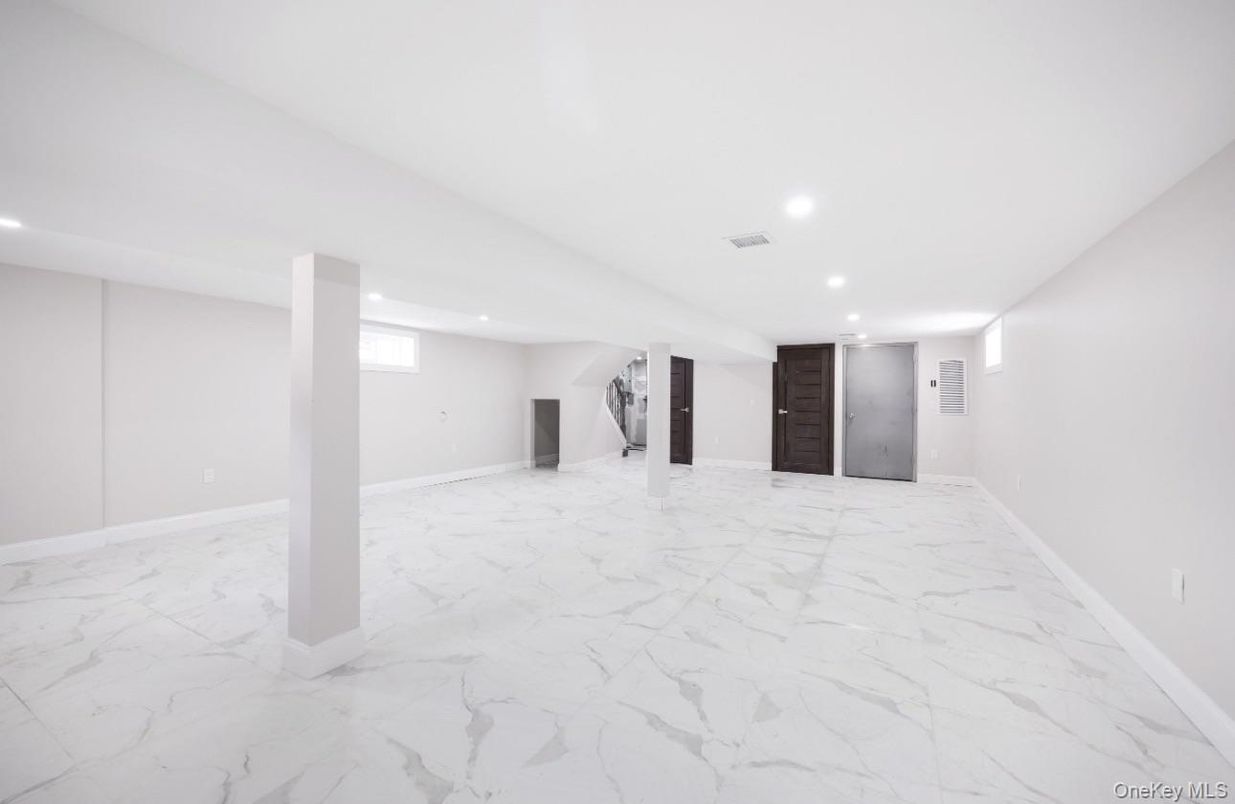 Empty room, Interior, Marble, Recessed Lighting