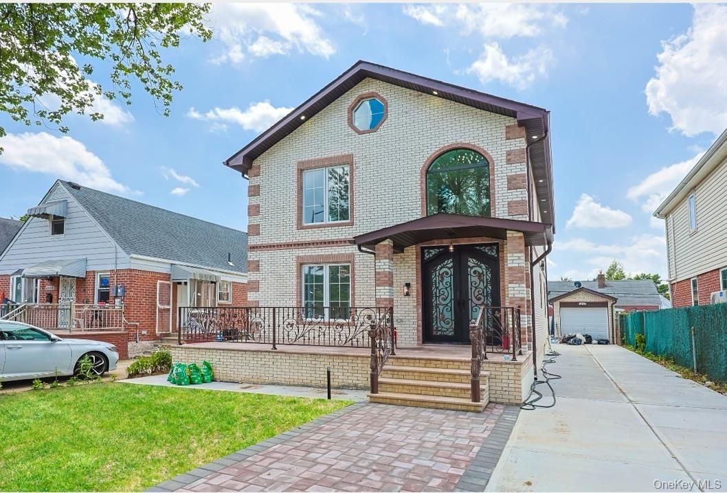 Exterior, Facade, Brick Facade, Queen Anne Victorian
