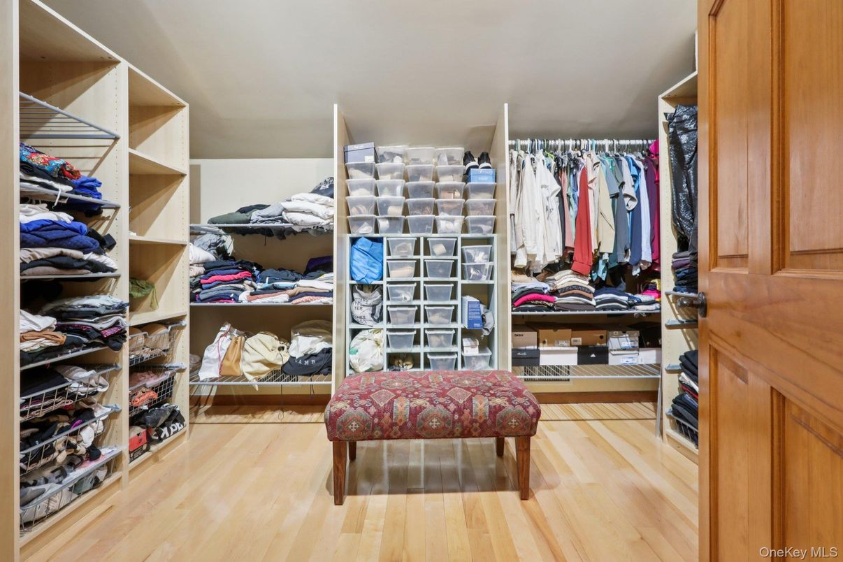 Interior, Walk-in Closets, Wood Texture Flooring