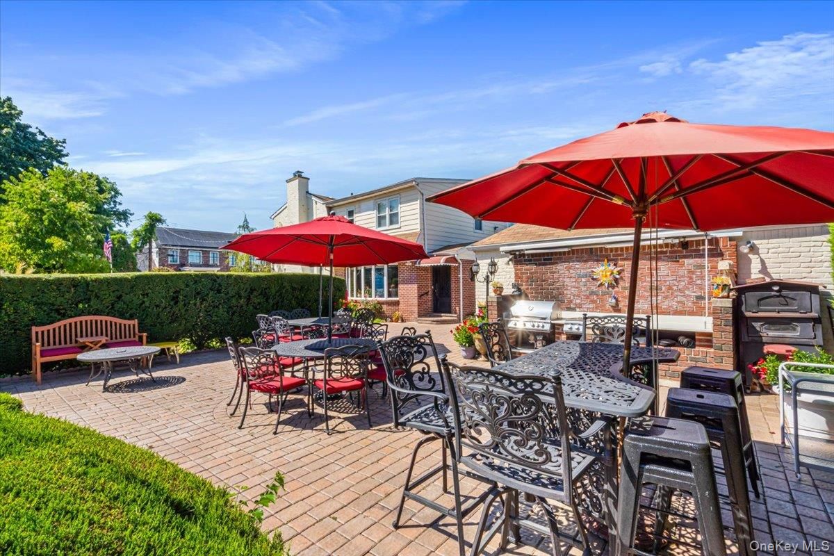 Exterior, Outdoor Kitchen
