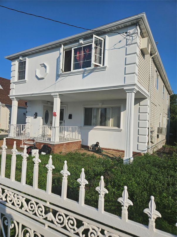 Backyard, Exterior, Facade, American Foursquare