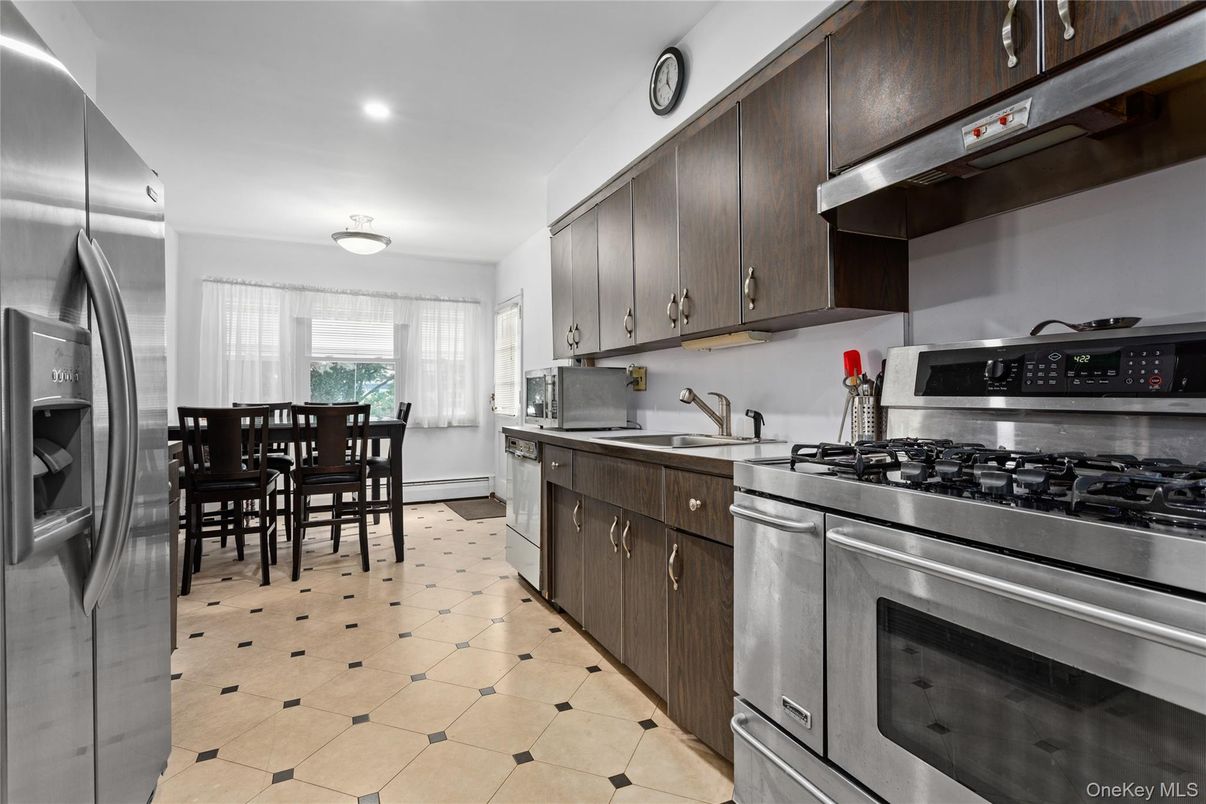 Dining room, Interior, Kitchen, Recessed Lighting, Stainless Steel Appliances