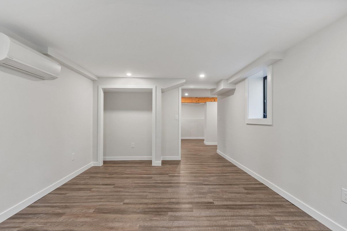 Empty room, Interior, Recessed Lighting, Wood Texture Flooring