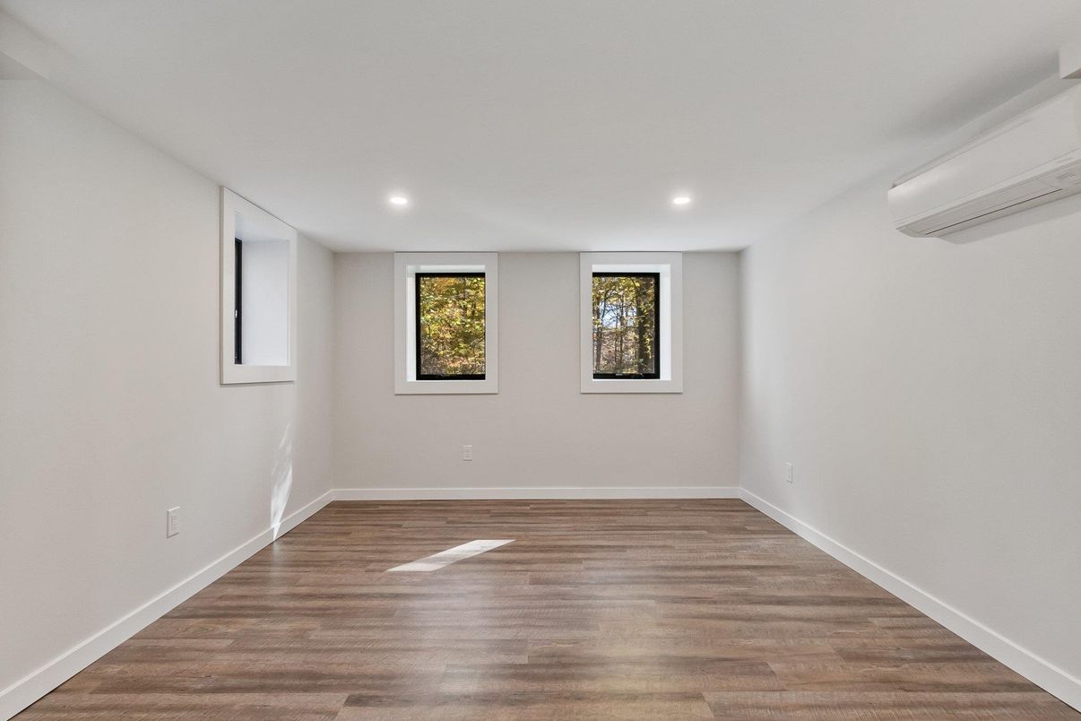 Empty room, Interior, Recessed Lighting, Wood Texture Flooring