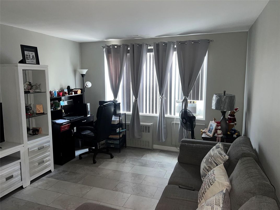 Home Office, Interior