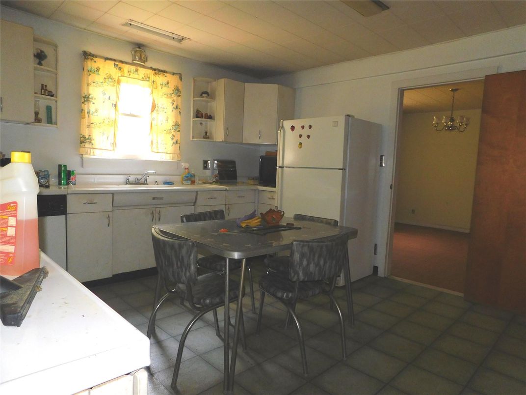 Chandelier, Dining room, Interior, Kitchen