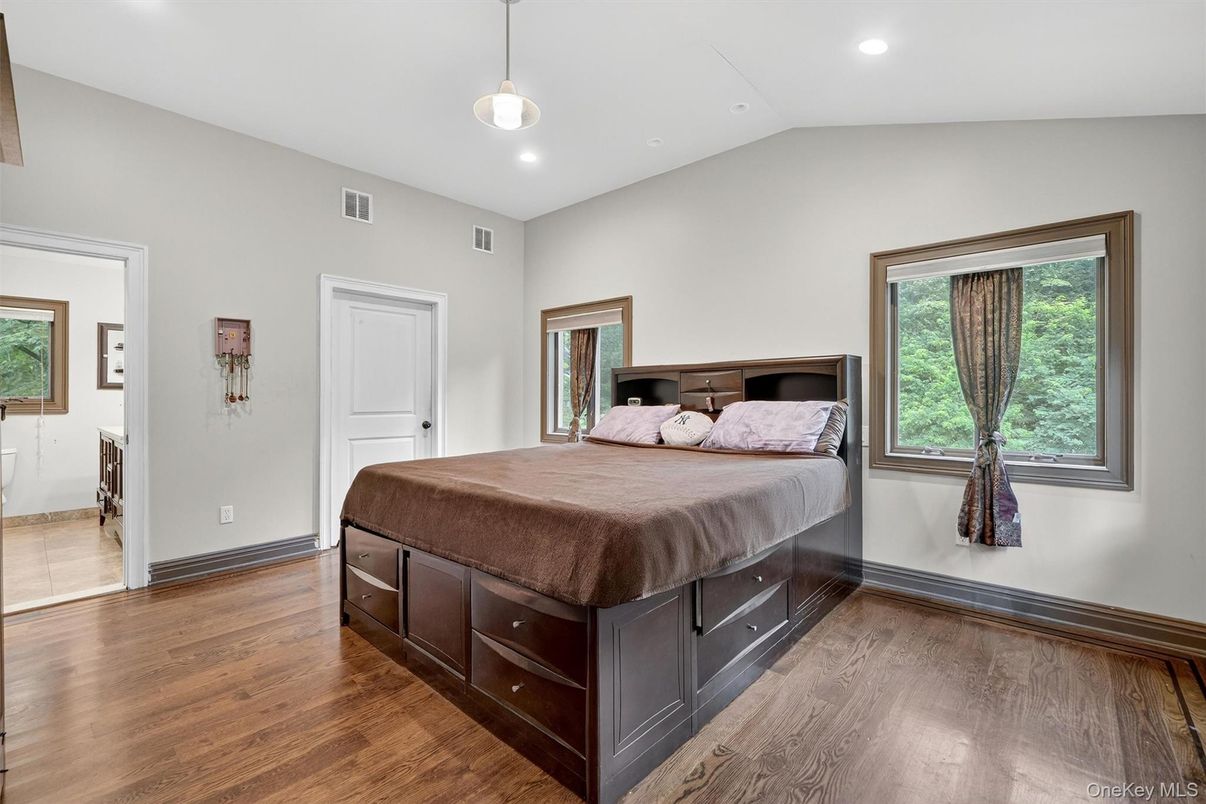 Bedroom, Interior, Pendant Lights, Recessed Lighting, Wood Texture Flooring