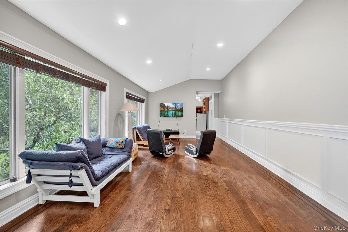 Interior, Recessed Lighting, Wood Texture Flooring
