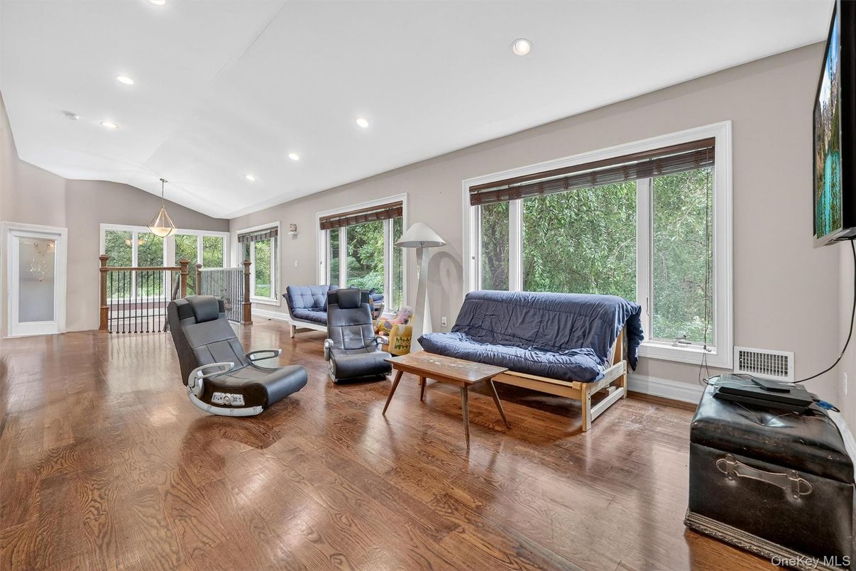 Interior, Living room, Pendant Lights, Recessed Lighting, Wood Texture Flooring