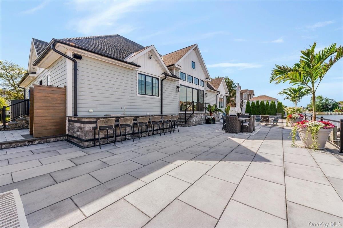 Exterior, Outdoor Kitchen