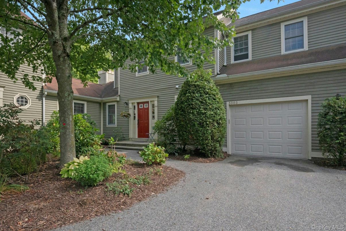 Attached, Exterior, Facade, Cape Cod