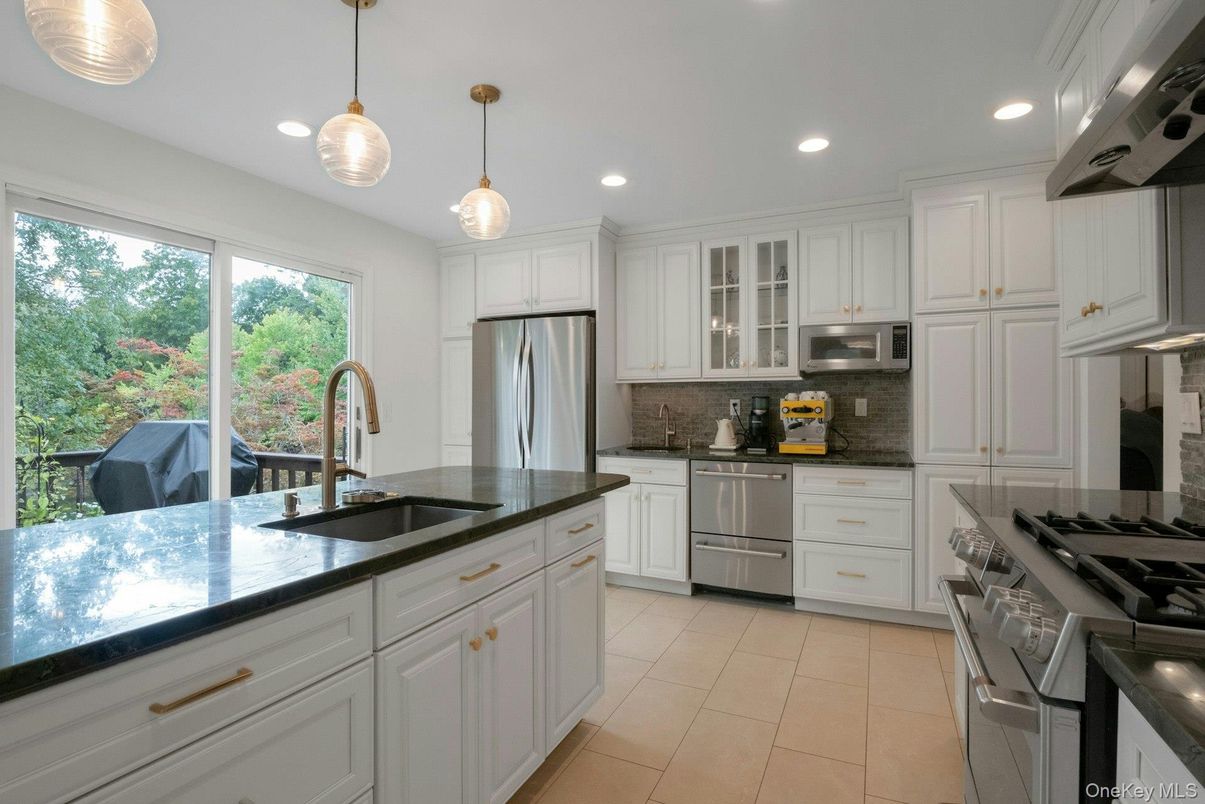 Interior, Kitchen, Pendant Lights, Recessed Lighting, Stainless Steel Appliances