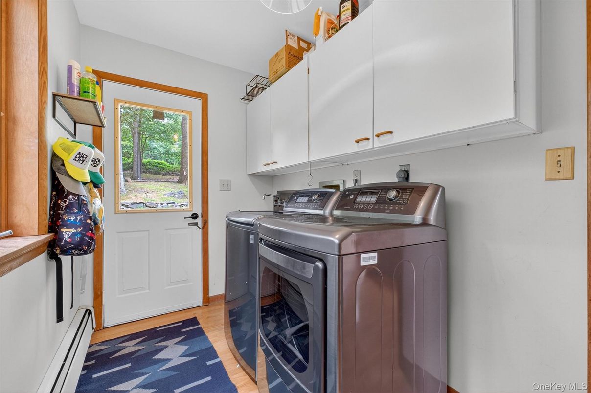 Interior, Washer, Wood Texture Flooring