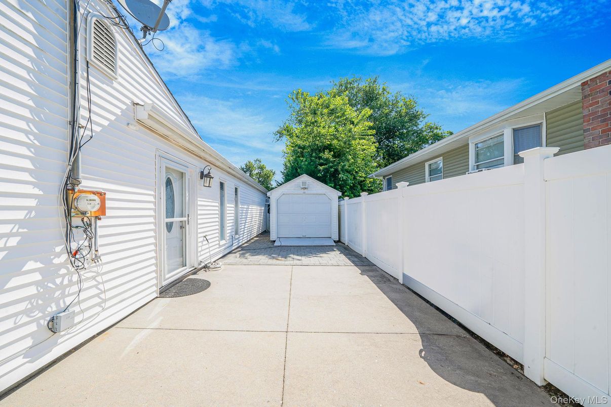 Detached Garage, Exterior