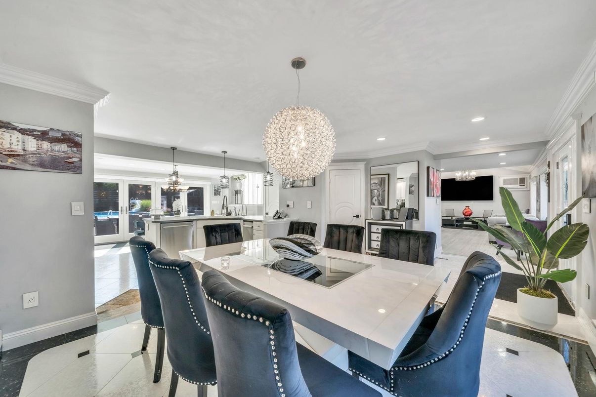 Chandelier, Dining room, Interior, Kitchen, Living room, Pendant Lights, Recessed Lighting