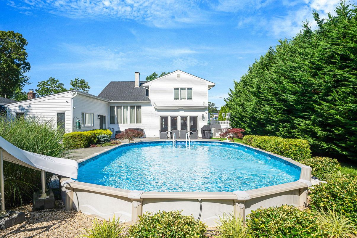 Exterior, Pool