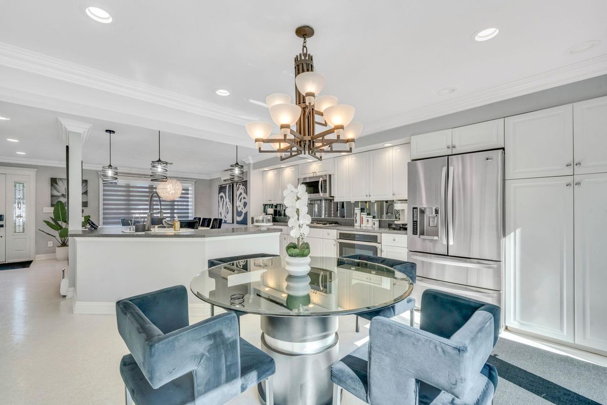 Dining room, Interior, Kitchen, Pendant Lights, Recessed Lighting, Stainless Steel Appliances