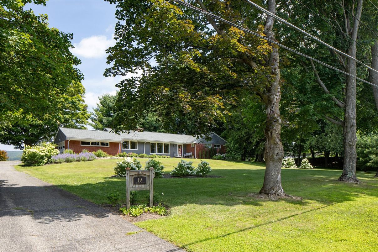 Backyard, Exterior, Facade, Brick Facade, Cape Cod