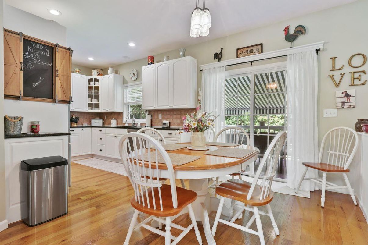 Dining room, Interior, Kitchen, Pendant Lights, Recessed Lighting, Wood Texture Flooring