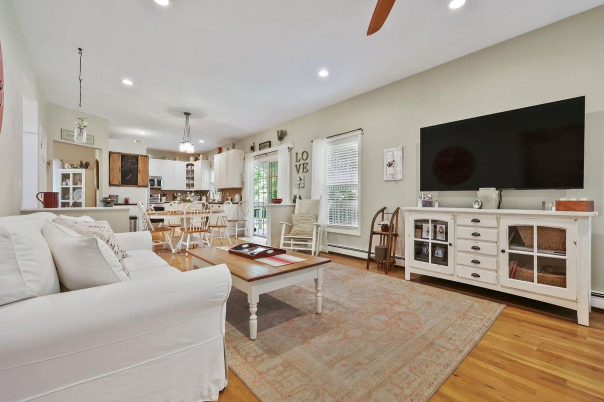 Dining room, Interior, Kitchen, Living room, Pendant Lights, Recessed Lighting, Wood Texture Flooring