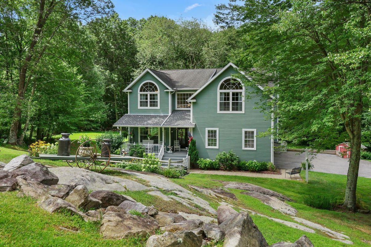 Backyard, Exterior, Facade, Queen Anne Victorian
