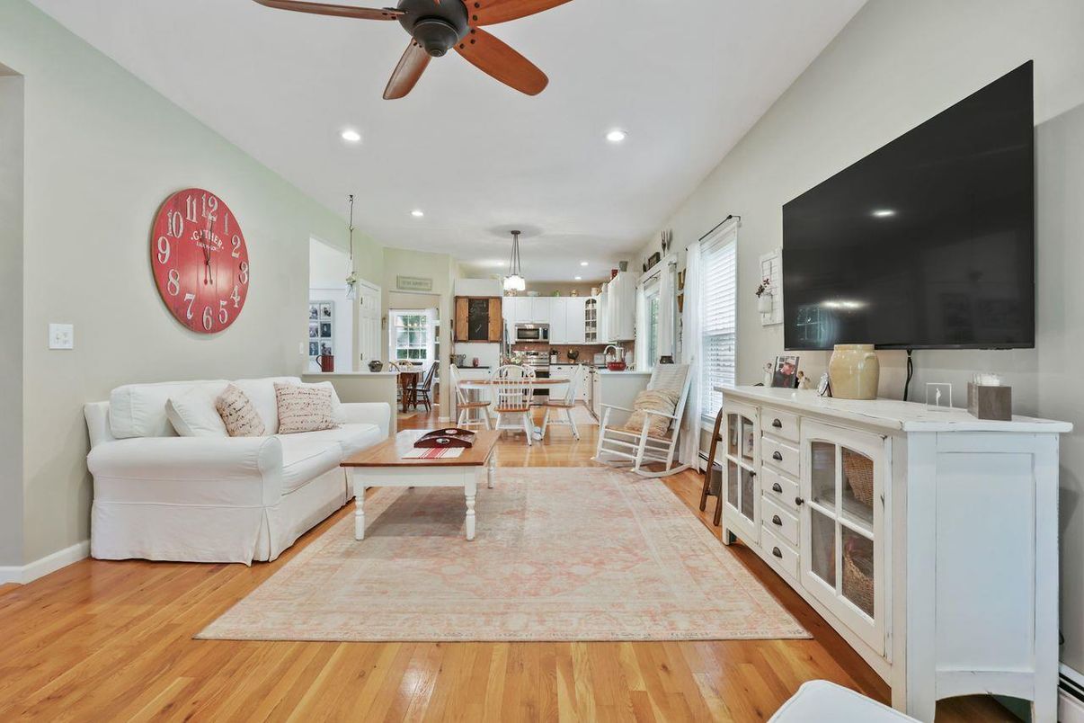 Dining room, Interior, Kitchen, Living room, Pendant Lights, Recessed Lighting, Stainless Steel Appliances, Wood Texture Flooring
