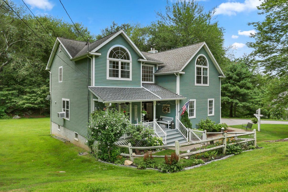 Backyard, Exterior, Facade, Queen Anne Victorian