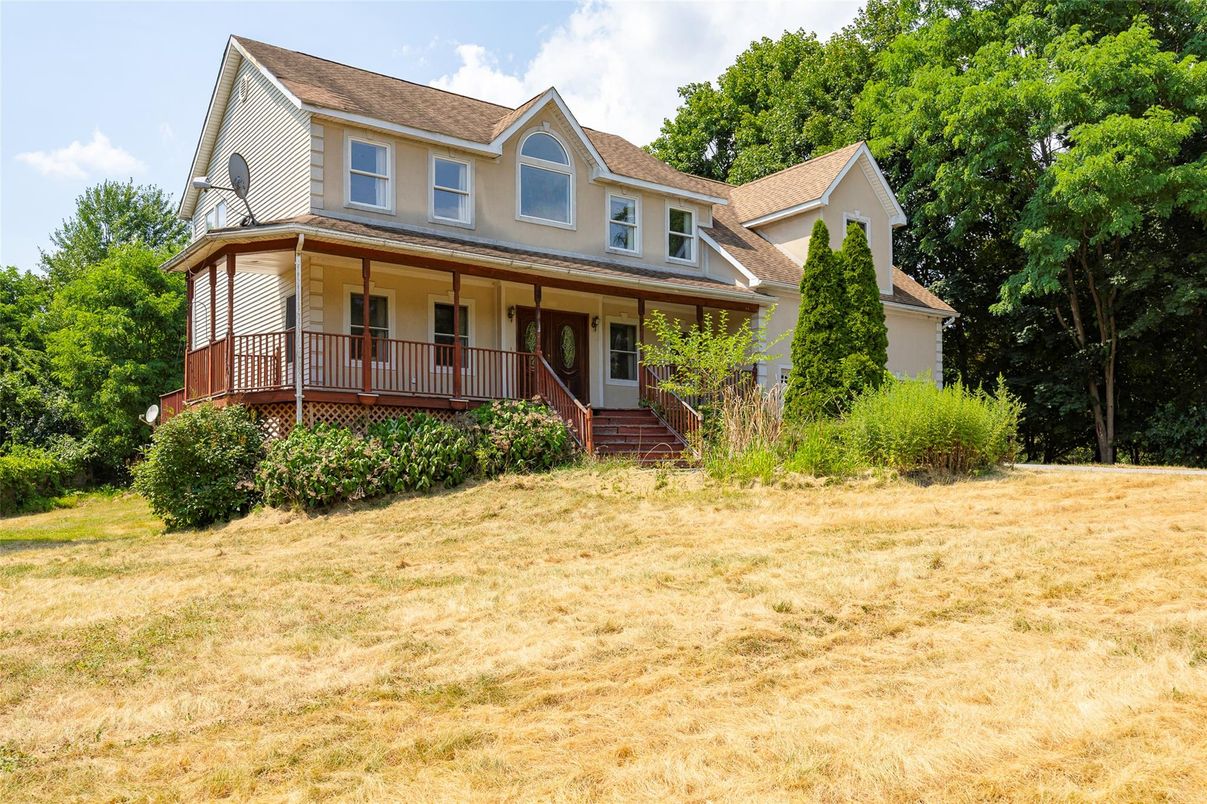 Exterior, Facade, Farmhouse
