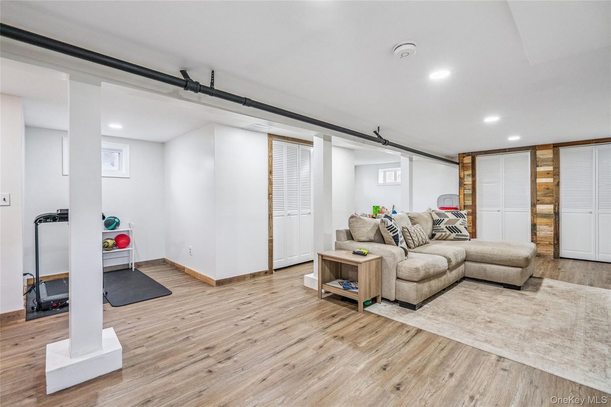Interior, Living room, Recessed Lighting, Wood Texture Flooring