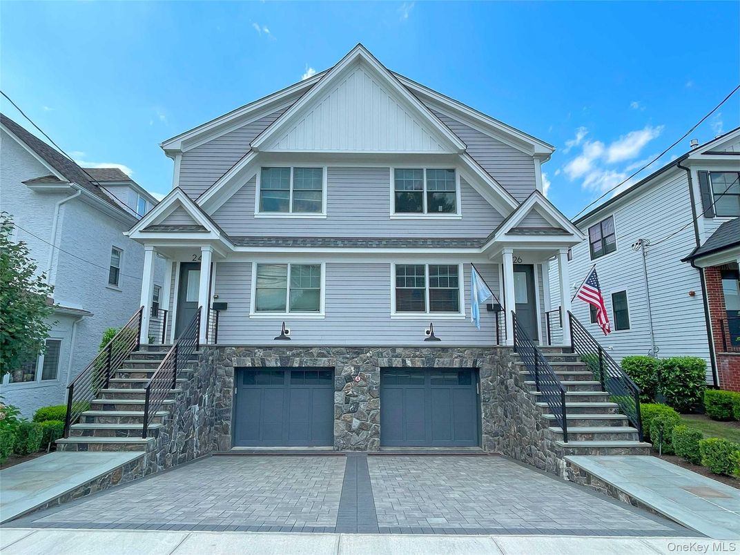 Attached, Exterior, Facade, Queen Anne Victorian