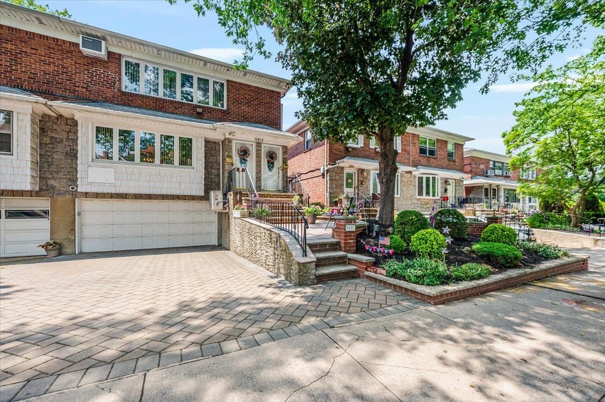 Attached, Exterior, Facade, Brick Facade, American Foursquare