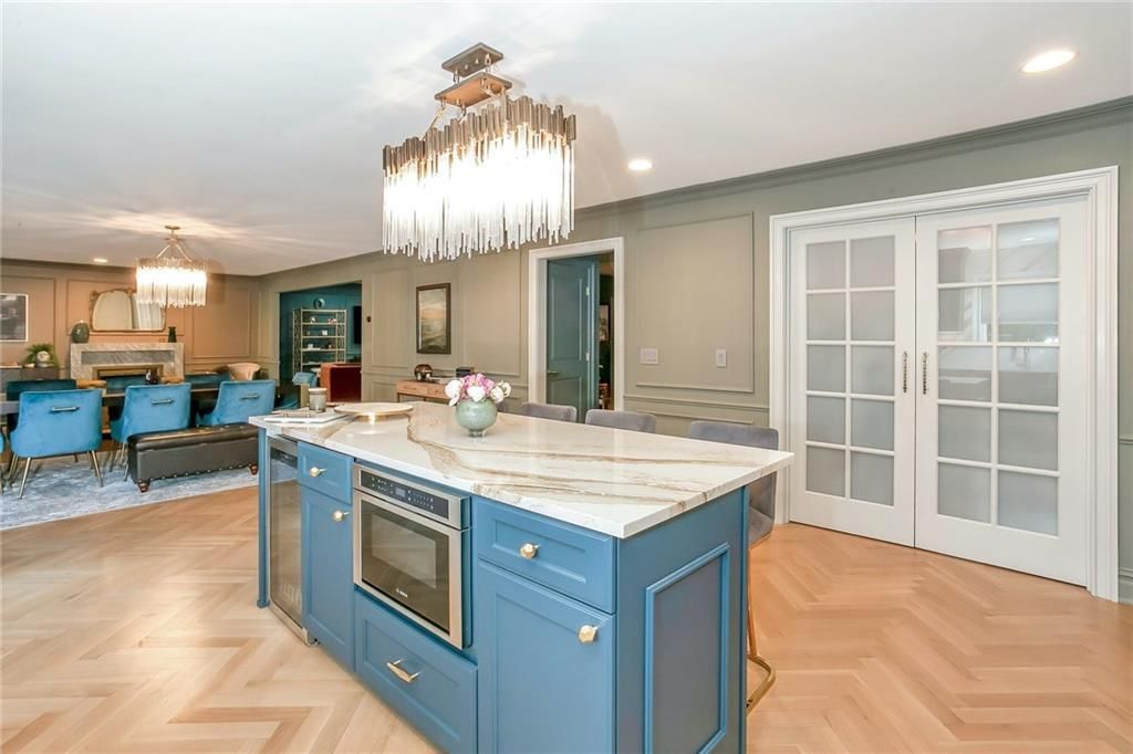 Chandelier, Dining room, Interior, Kitchen, Recessed Lighting, Wood Texture Flooring