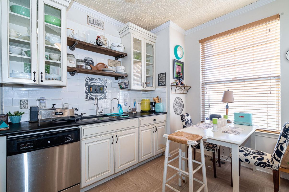 Dining room, Interior, Kitchen, Stainless Steel Appliances, Wood Texture Flooring