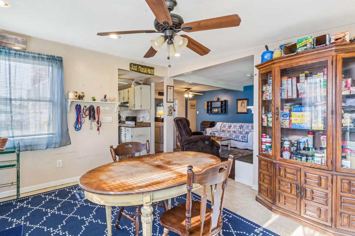 Dining room, Interior, Kitchen, Recessed Lighting