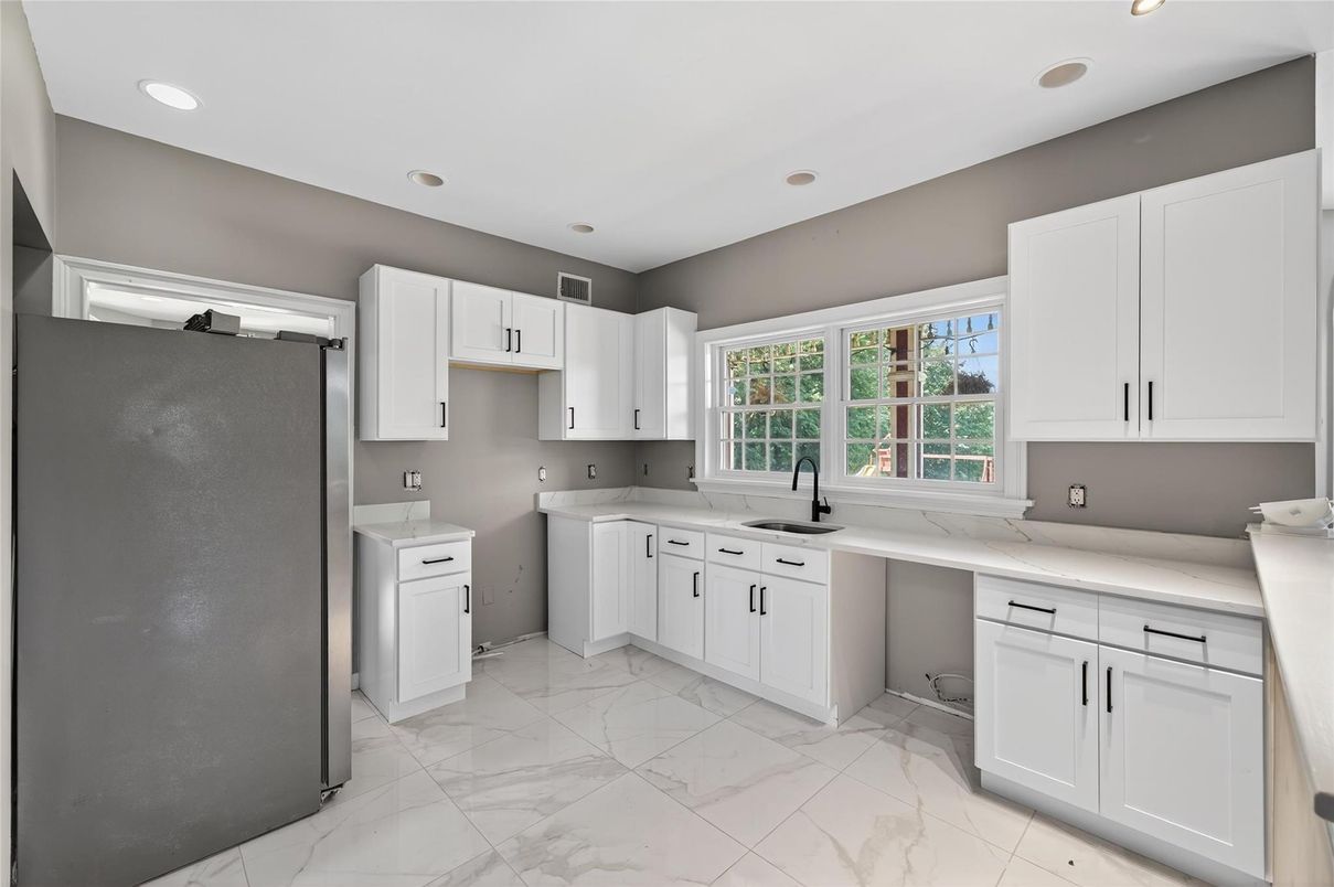 Interior, Kitchen, Marble, Recessed Lighting, Washer