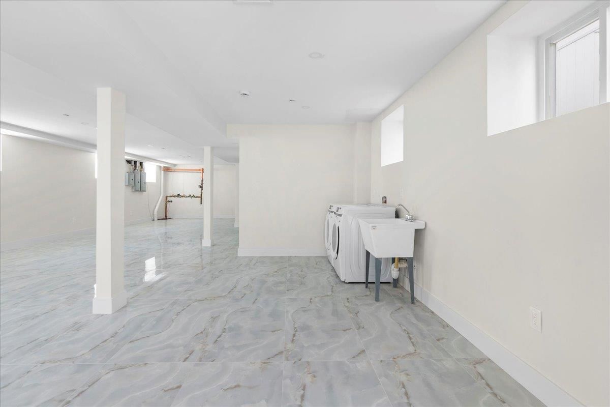 Interior, Marble, Recessed Lighting, Washer