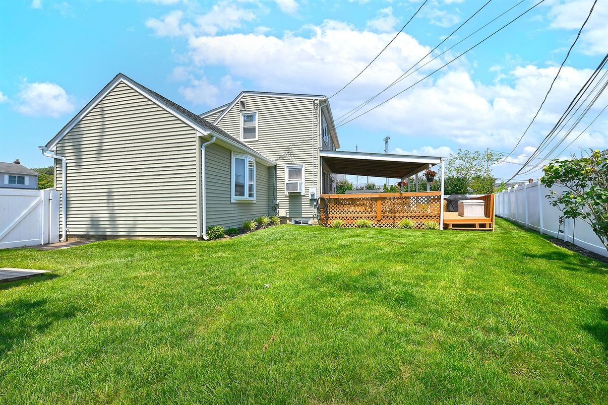 Backyard, Exterior, Hot Tub