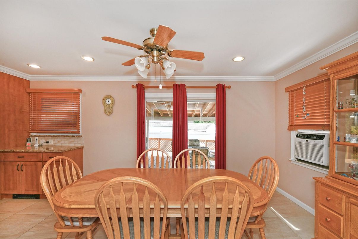 Dining room, Interior, Recessed Lighting