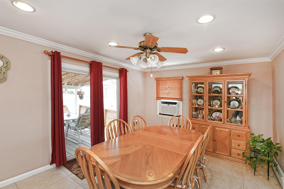 Dining room, Interior, Recessed Lighting