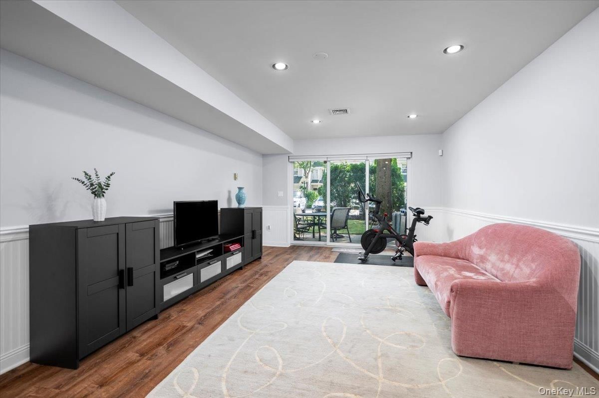 Fitness Equipment, Interior, Recessed Lighting, Wood Texture Flooring