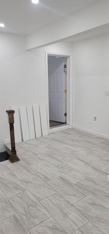 Empty room, Interior, Marble, Recessed Lighting