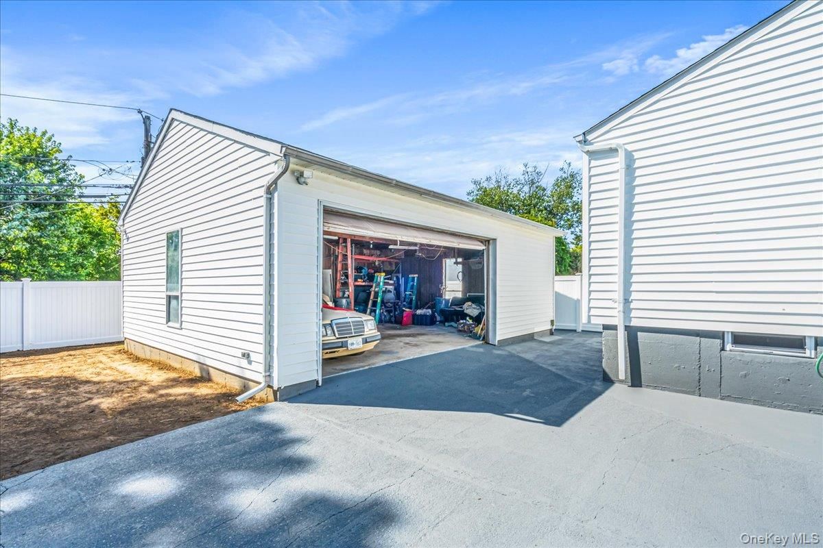 Detached Garage, Exterior
