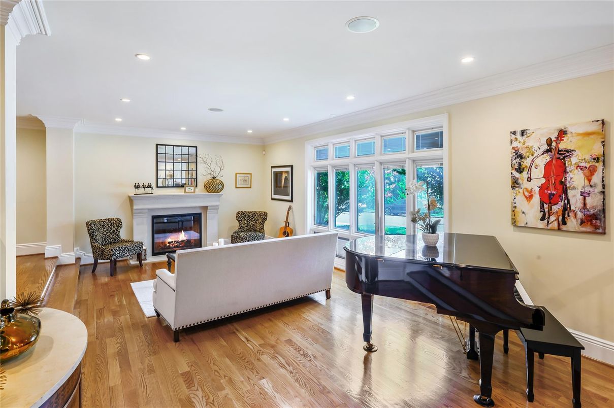 Fireplace, Interior, Living room, Piano, Recessed Lighting, Wood Texture Flooring